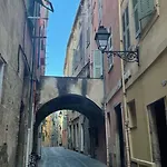 Апартаменты Historical Rue Longue