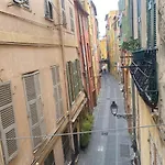 Апартаменты Historical Rue Longue *